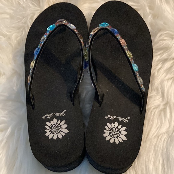 Black w/ multicolor jewels Yellow Box flip flops, like new, sz. 8 1/2. $29 - Picture 5 of 12